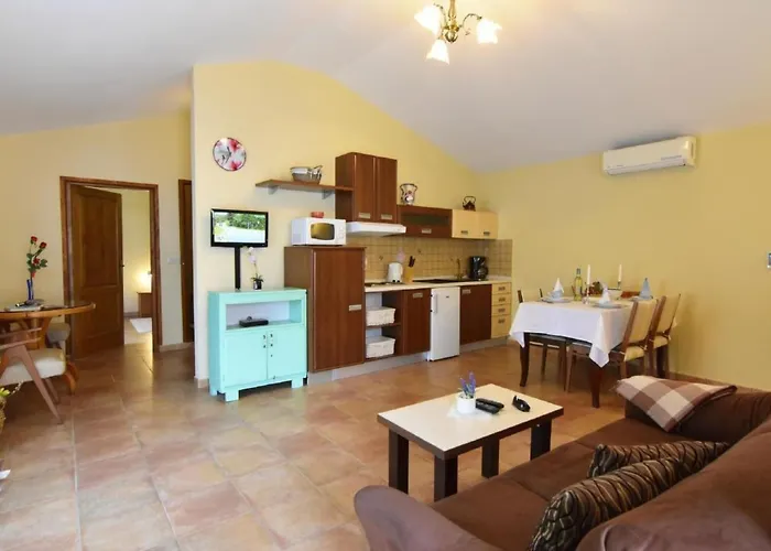 Fiorela 2 By Interhome