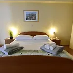 Fiorela 2 By Interhome Πόρετς