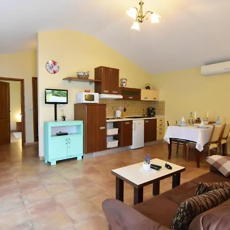 Fiorela 2 By Interhome