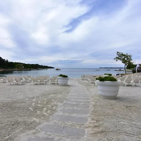 Fiorela 2 By Interhome Porec