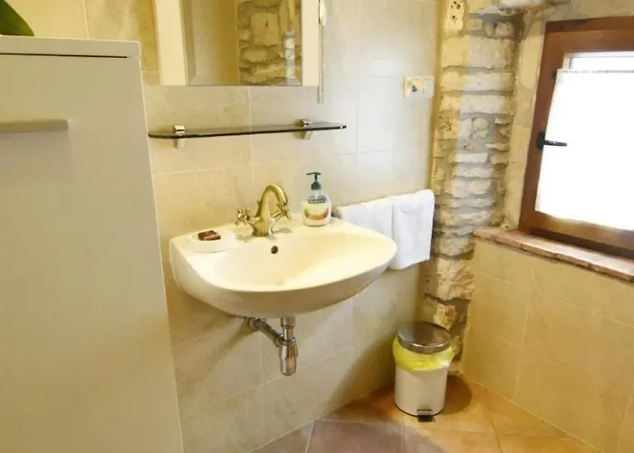 Fiorela 2 By Interhome * Poreč